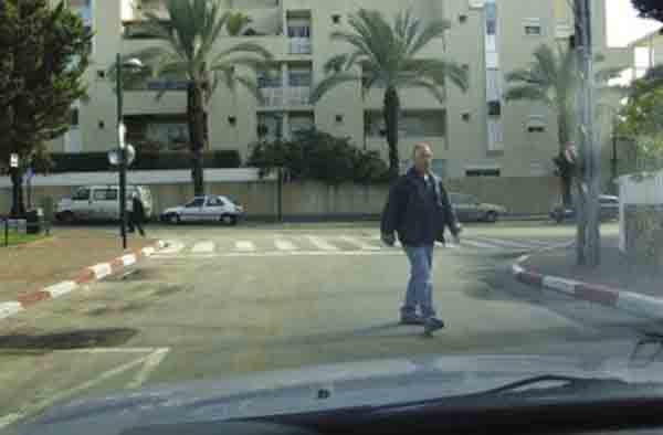 תמרור : כיצד תנהג בהתאם לתמונה?