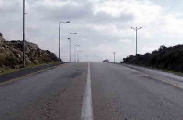 תמרור : א . מה הסכנה המיידית בקטע הדרך? ב . כיצד תנהג בקטע הדרך שלפניך?