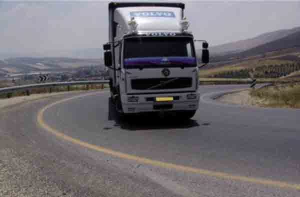 תמרור : האם לדעתך, מיקומה של המשאית בתוך העקומה נכון?