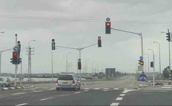תמרור : כיצד תנהג על פי הנראה בתמונה?